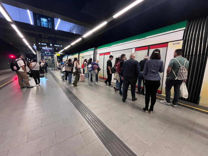 Pasajeros en una imagen de archivo de la estación de Recogidas del Metro de Granada.