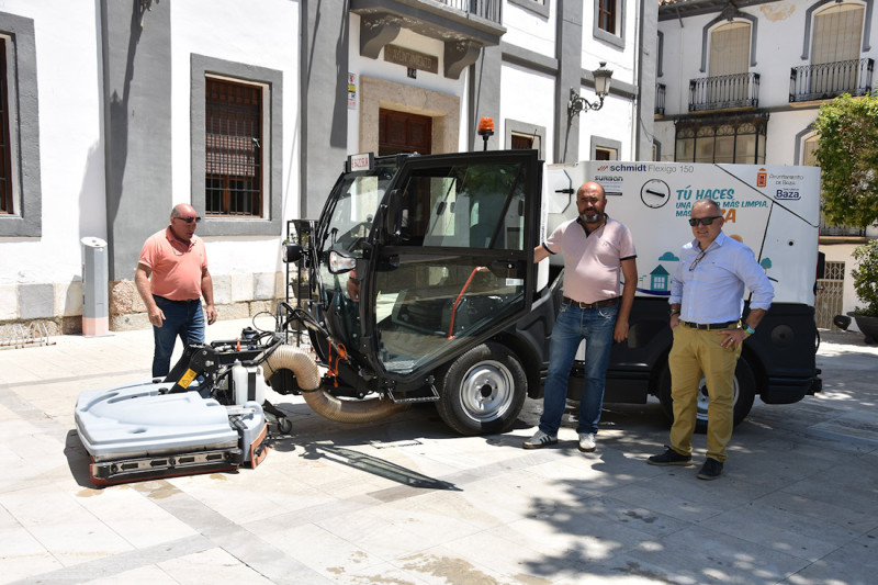 Presentación de la nueva limpiadora (AYTO. BAZA) Presentación de la nueva limpiadora (AYTO. BAZA)