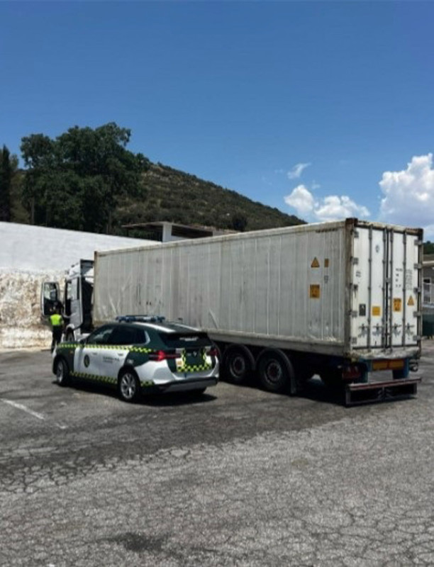 Vehículo articulado cuyo conductor sextuplicaba la tasa de alcohol permitida (GUARDIA CIVIL) Vehículo articulado cuyo conductor sextuplicaba la tasa de alcohol permitida (GUARDIA CIVIL)