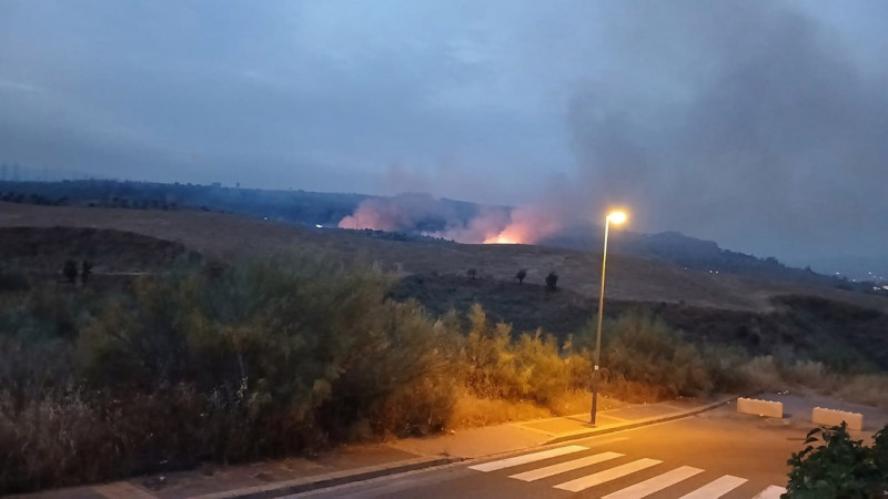 Imágenes del incendio esta mañana en el entorno de la antigua Azulejera de Granada, ya controlado (INFOCA) Imágenes del incendio esta mañana en el entorno de la antigua Azulejera de Granada, ya controlado (INFOCA)