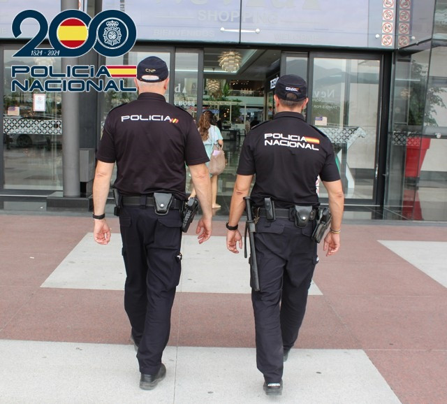 Agentes de la Policía Nacional (POLICÍA NACIONAL) Agentes de la Policía Nacional (POLICÍA NACIONAL)